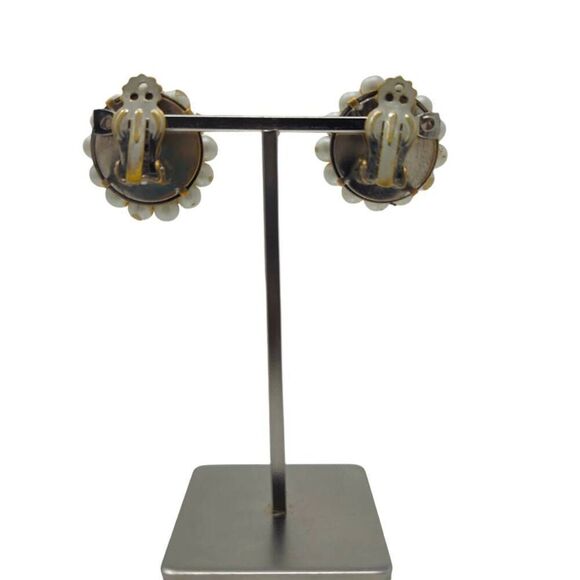 Vintage Off-White Pearl and Clear Aurora Borealis Beaded Cluster Clip-On Earring - Picture 5 of 7
